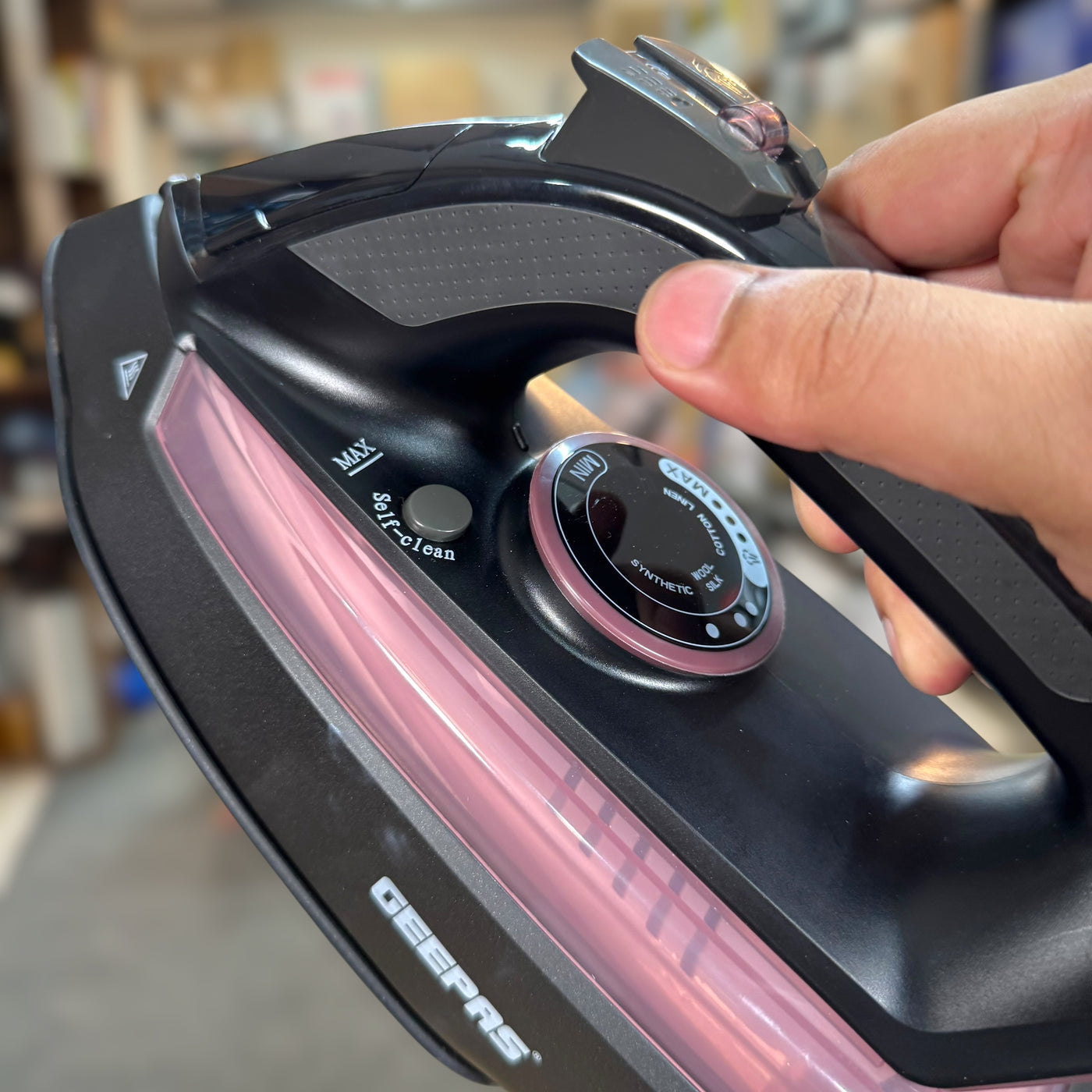 Geepas Ceramic Steam Iron - 17791