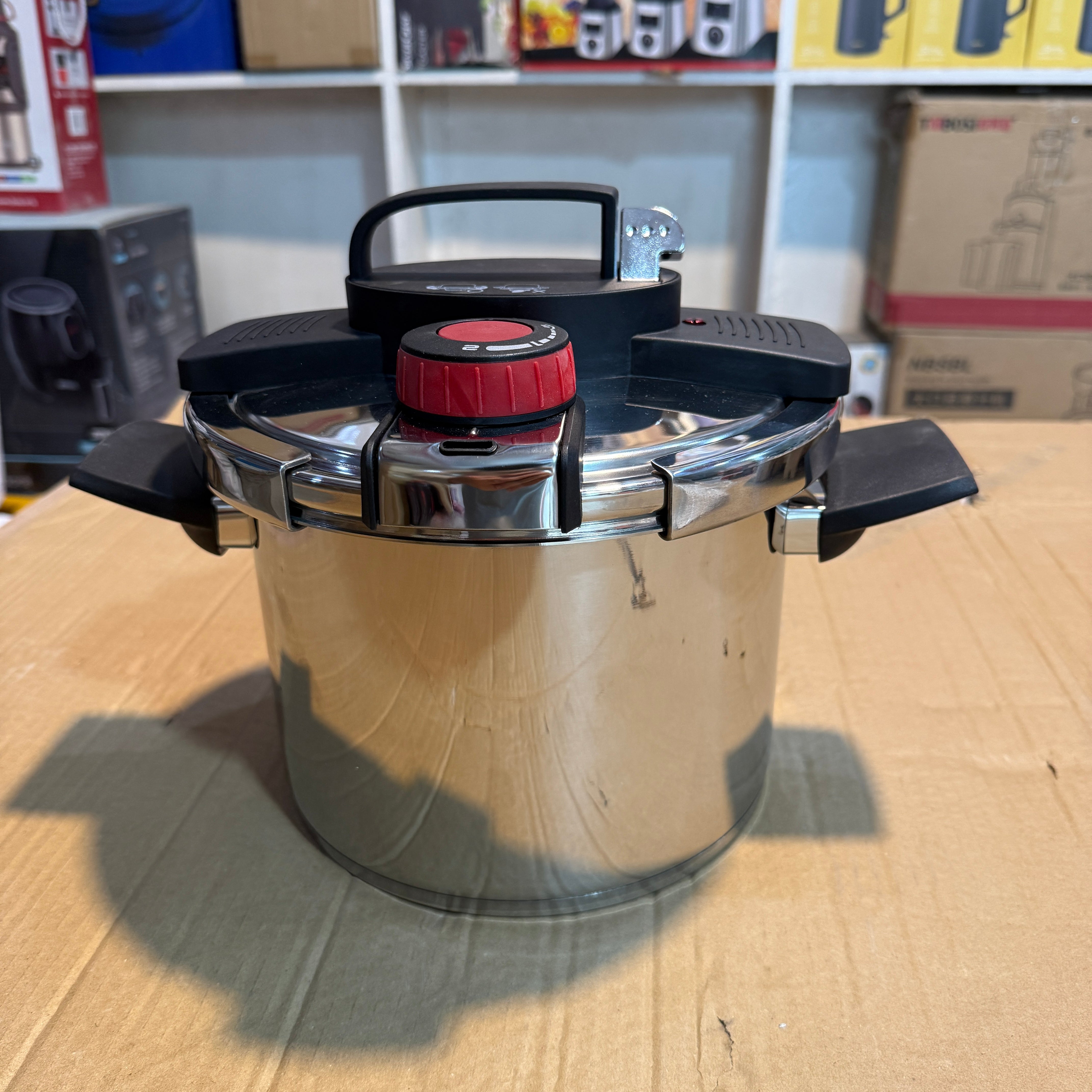 Sakuchi USA Brand Automatic 6Litre Pressure Cooker