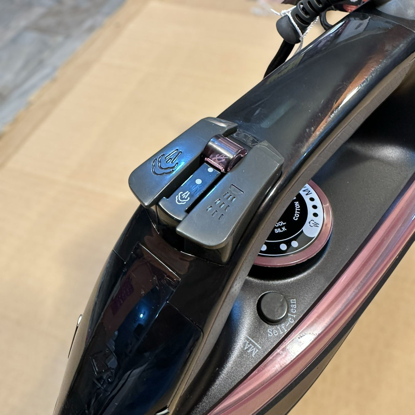 Geepas Ceramic Steam Iron 7791