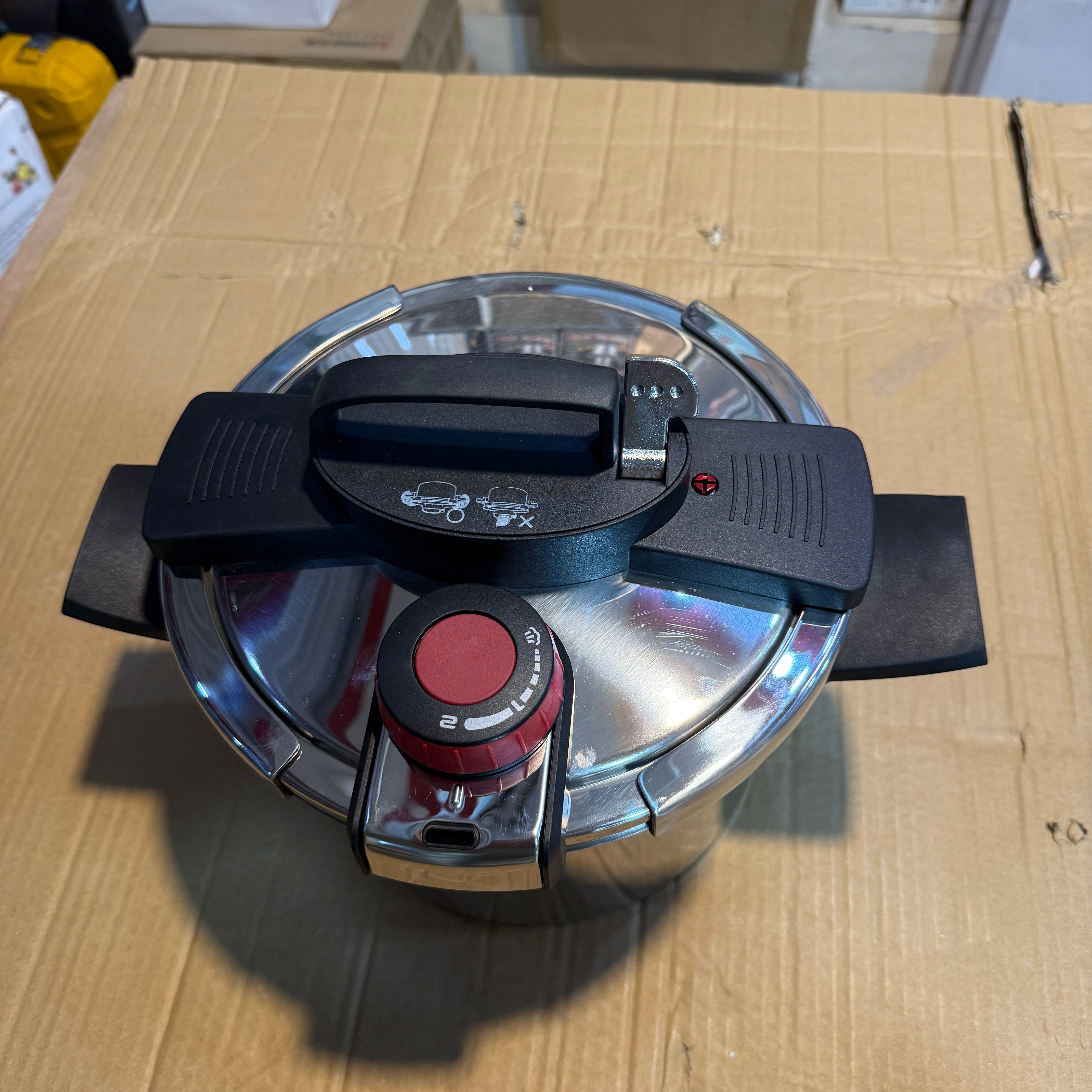 Sakuchi USA Brand Automatic 6Litre Pressure Cooker