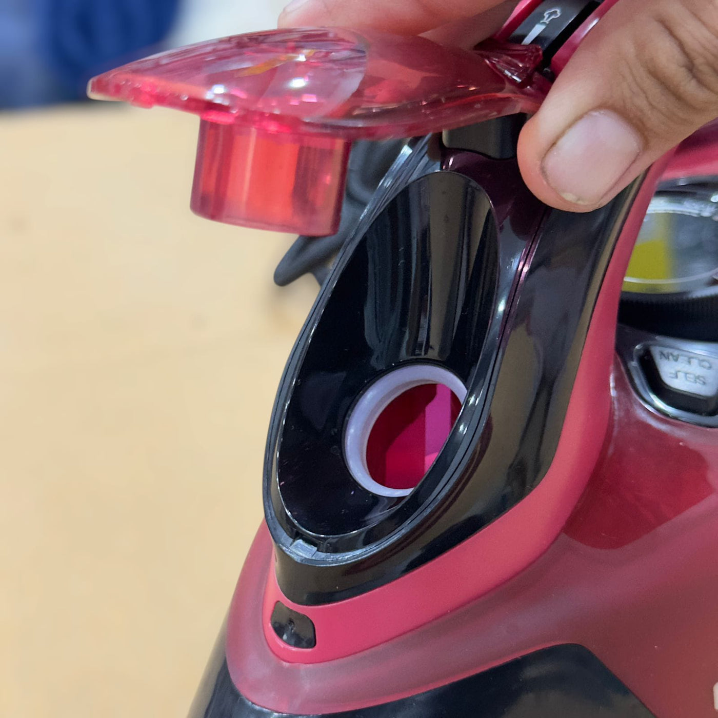 GEEPAS 3100W Ceramic Steam Iron-24026