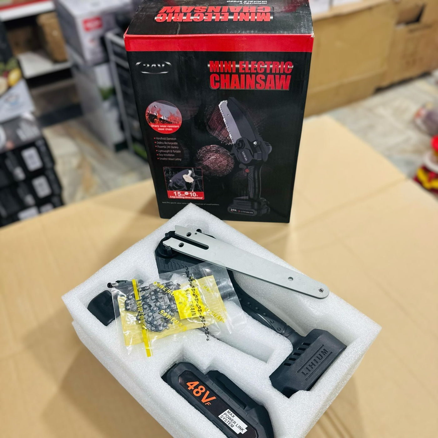 Imported Rechargeable Handheld Mini Electric Chainsaw