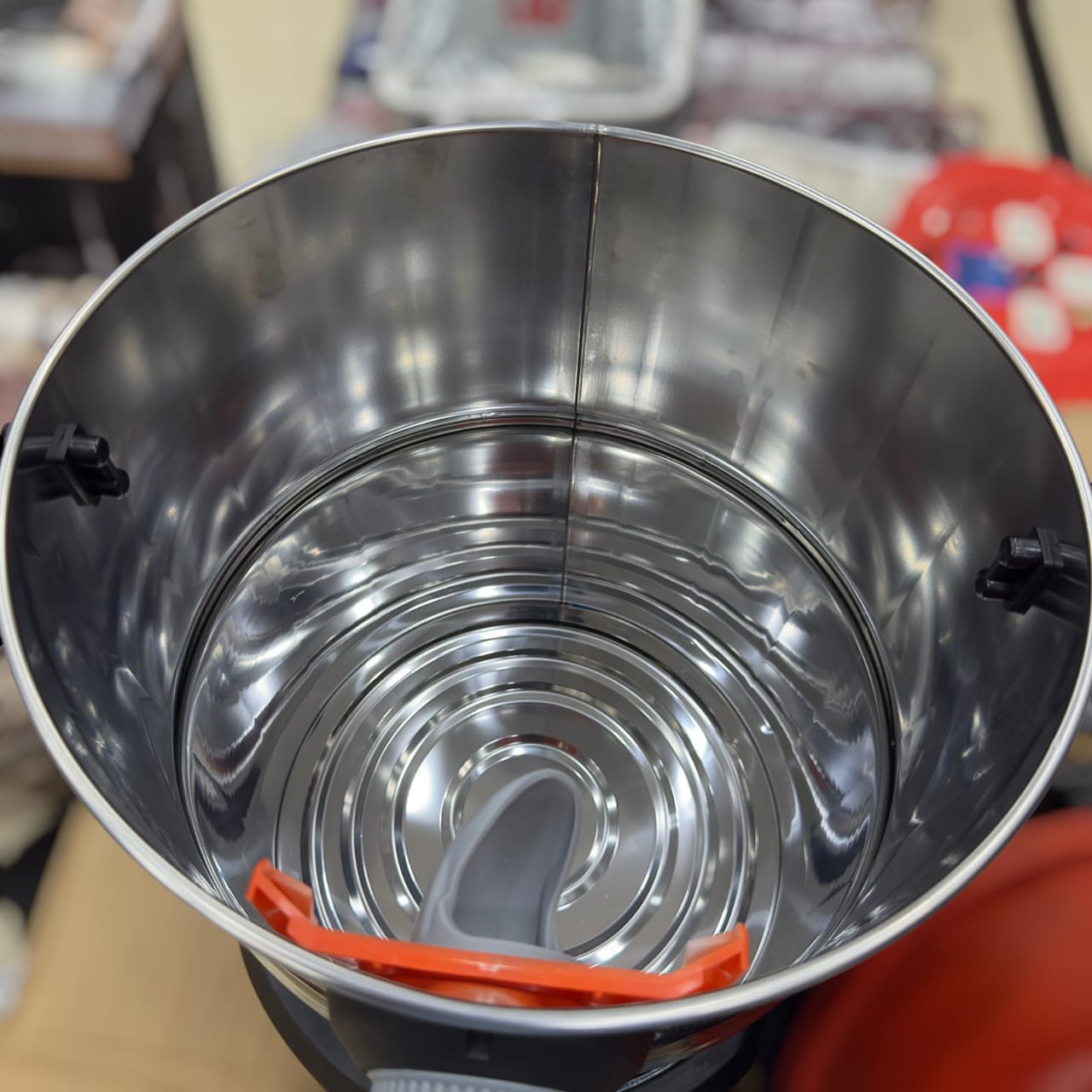 Geepas 25L Wet & Dry Vacuum Cleaner & Blower 19011