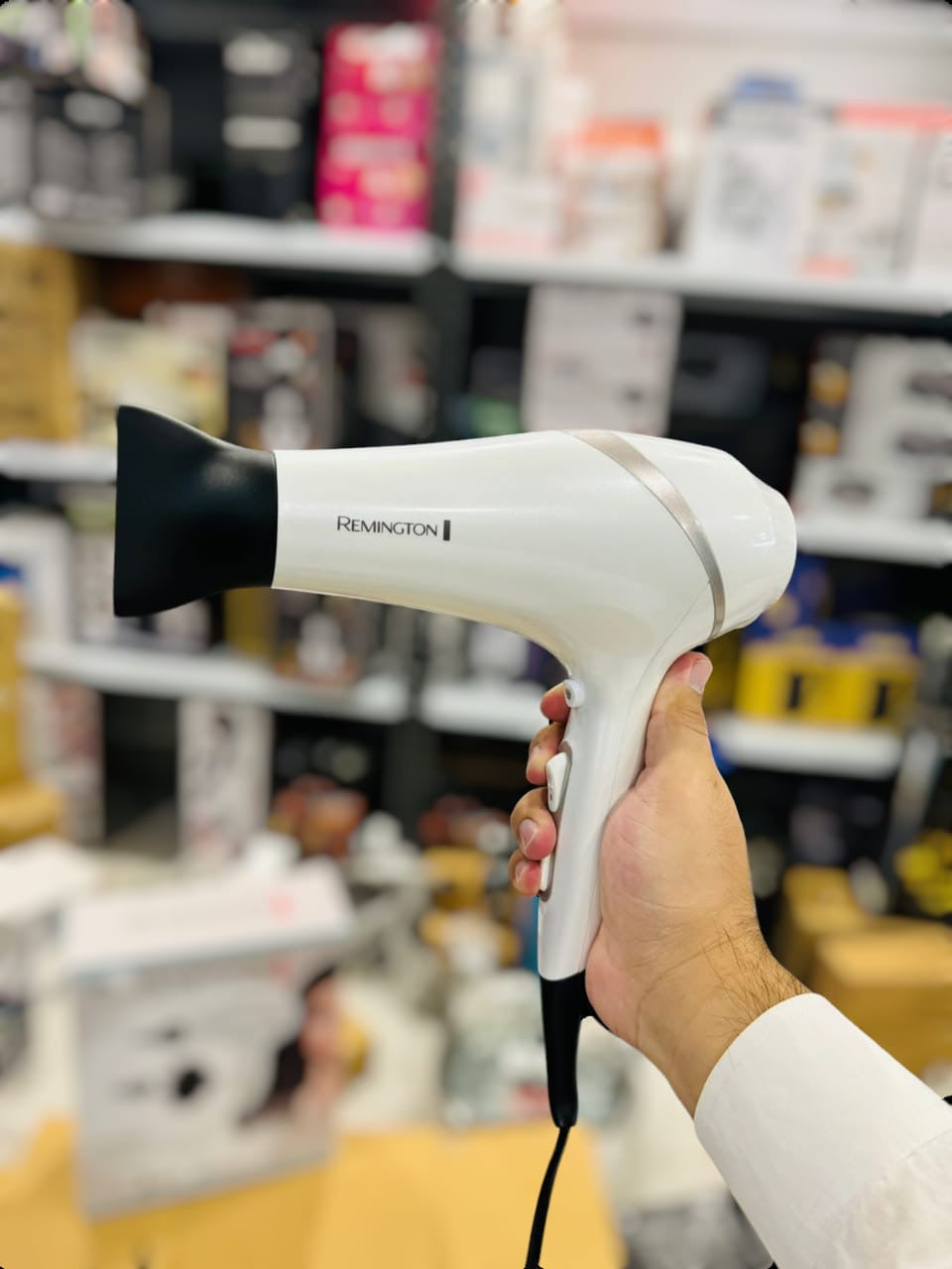 REMINGTON HYDRALUXE HAIR DRYER