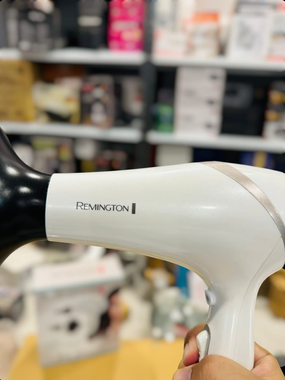 REMINGTON HYDRALUXE HAIR DRYER